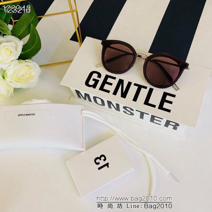 GENTLE MONSTER 高品質 全新墨鏡 全新金屬筆尾腳鏈 小紅書超級推薦 女款太陽鏡  lly1389